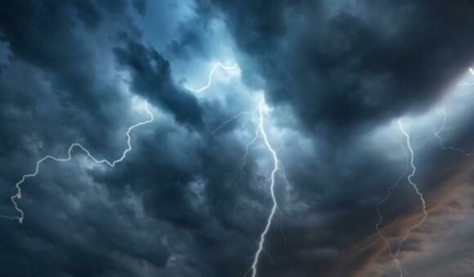 Ferragosto con allerta maltempo in Lombardia: temporali, grandine e vento fino a 75 km/h