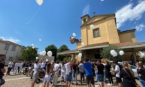 L'ultimo saluto con palloncini e moto al giovane Alessio