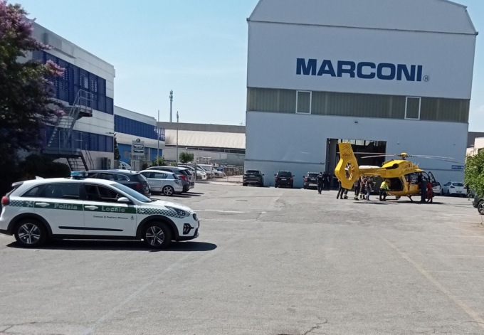 Operaio incastrato in un macchinario, arriva l’elisoccorso
