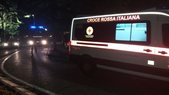 Scontro fra due auto: finiscono in ospedale in codice rosso