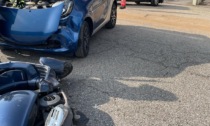 Incidente tra scooter e auto, paura per un bimbo di 2 anni
