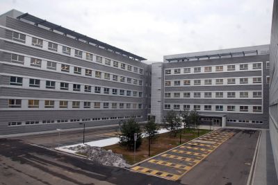 Si sente male mentre pulisce gli uffici del Comune, salvato col defibrillatore