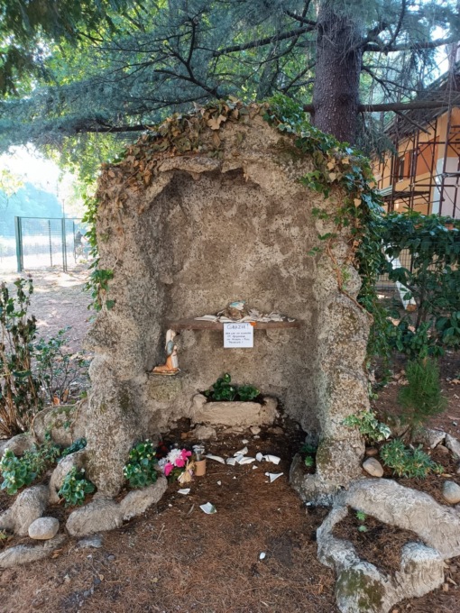 Atto vandalico: distrutta la Madonnina del parco