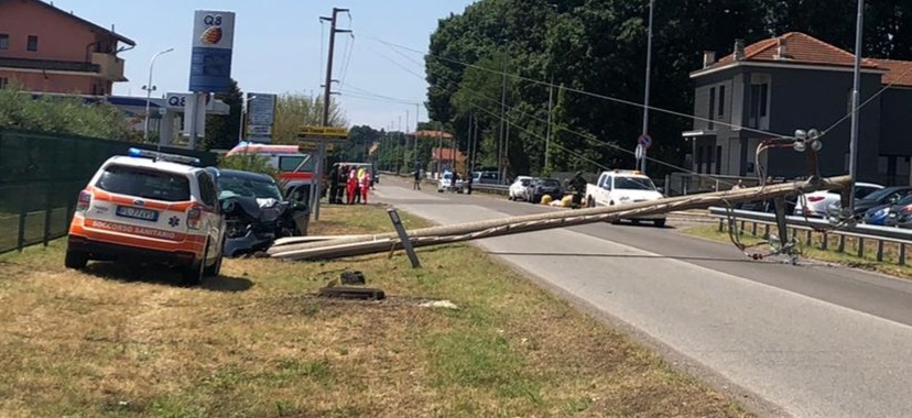 In giro in auto con un lampeggiante blu: interviene la Polizia Locale -  Prima Milano Ovest