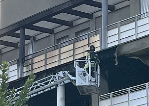 Paura a Pero per l’incendio di due balconi, evacuate le famiglie dello stabile