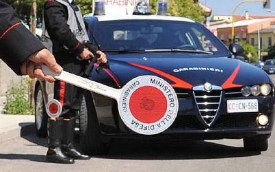 In moto con la droga e senza patente
