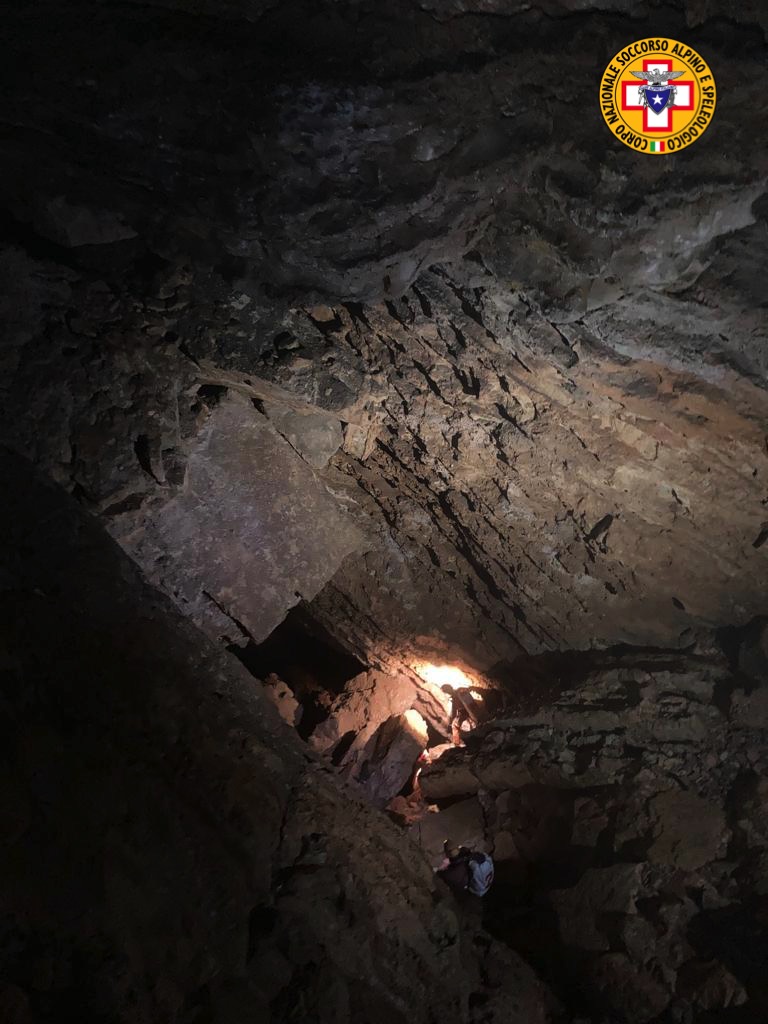 Grotta Remeron, a Comerio soccorso alpino in azione per salvare uomo