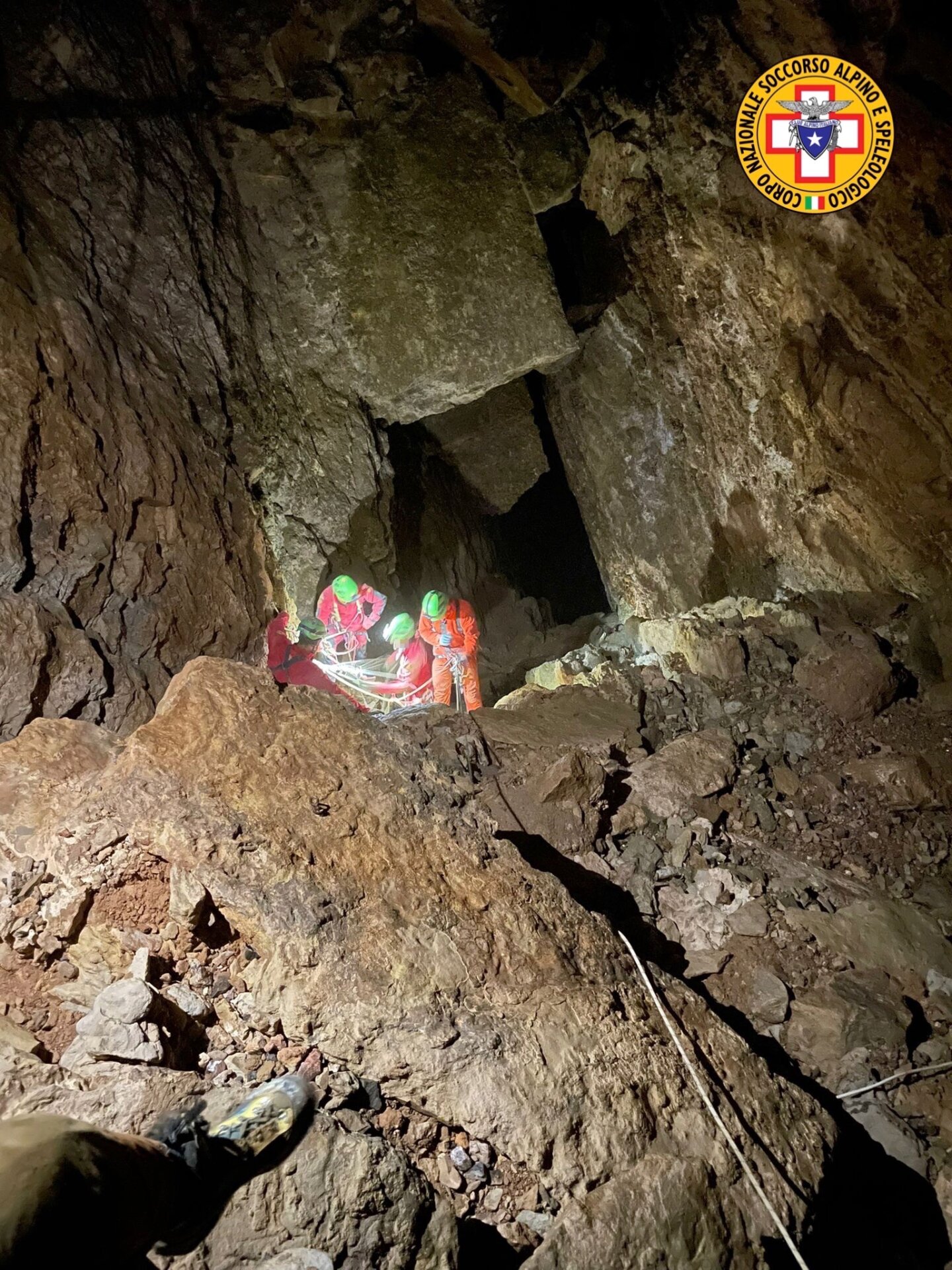 Grotta Remeron, a Comerio soccorso alpino in azione per salvare uomo