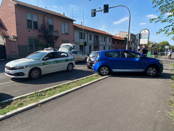 Investita dalla sua stessa auto: l’aveva accesa per l’aria condizionata
