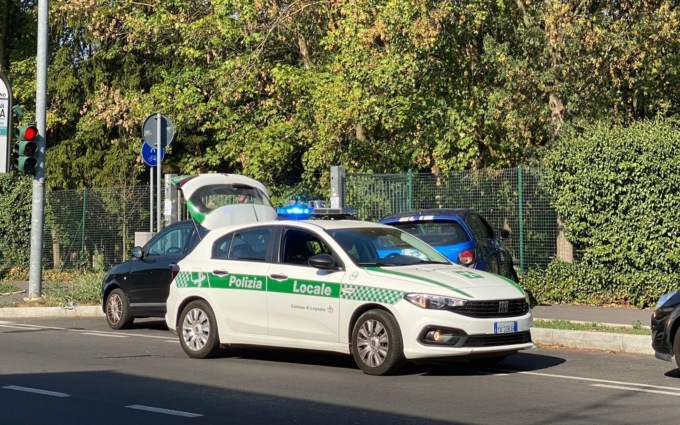 Senza patente e assicurazione scappa all’alt: multato per oltre 5mila euro