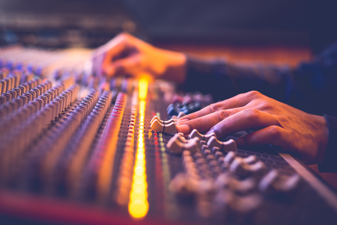 Da studio di registrazione a sede di numerosi corsi: a Milano, un luogo per professionisti e appassionati di musica