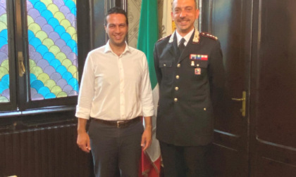 Il sindaco saluta il comandante dei Carabinieri di Rho