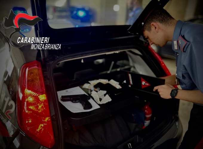 Fidanzati anche nello spaccio. Fermati dai carabinieri nel cuore della notte con cocaina, hashish e una pistola