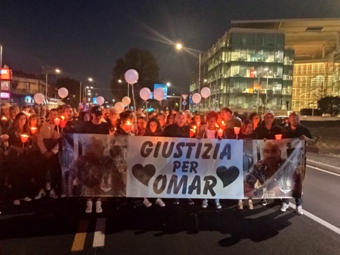 Una fiaccolata per avere “giustizia per Omar”