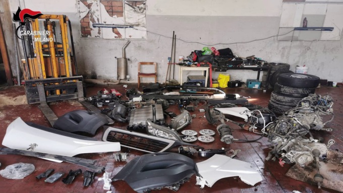 Furto di veicoli aziendali per un milione di euro: 2 arresti