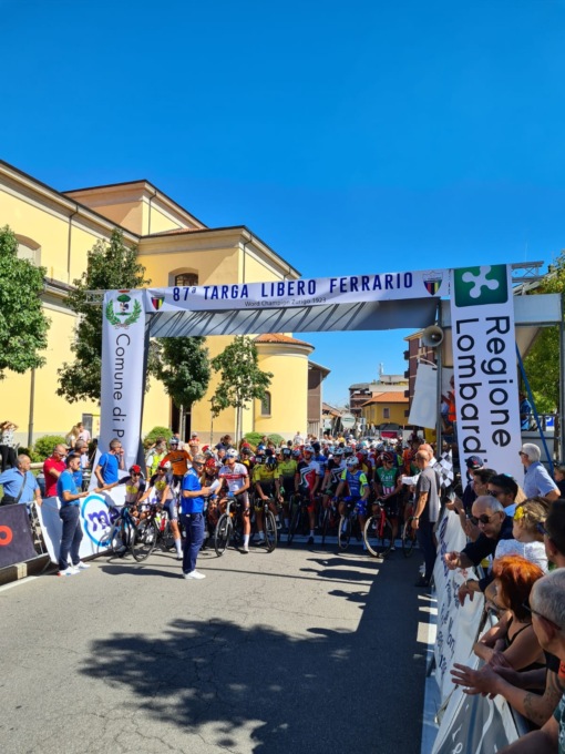 Successo per la gara ciclistica Libero Ferrario: trionfano Belleri e una città intera