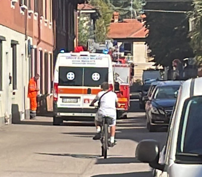 Sfiammata del fornello ustiona una donna: trasportata in ospedale