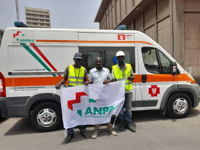 La vecchia ambulanza del Cvps ora aiuta in Senegal