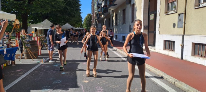 Pattinata di protesta durante la fiera: “Non abbiamo spazi per allenarci”