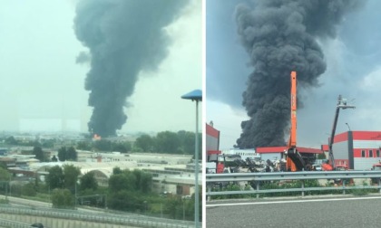 Violento incendio devasta azienda chimica: evacuato il quartiere industriale