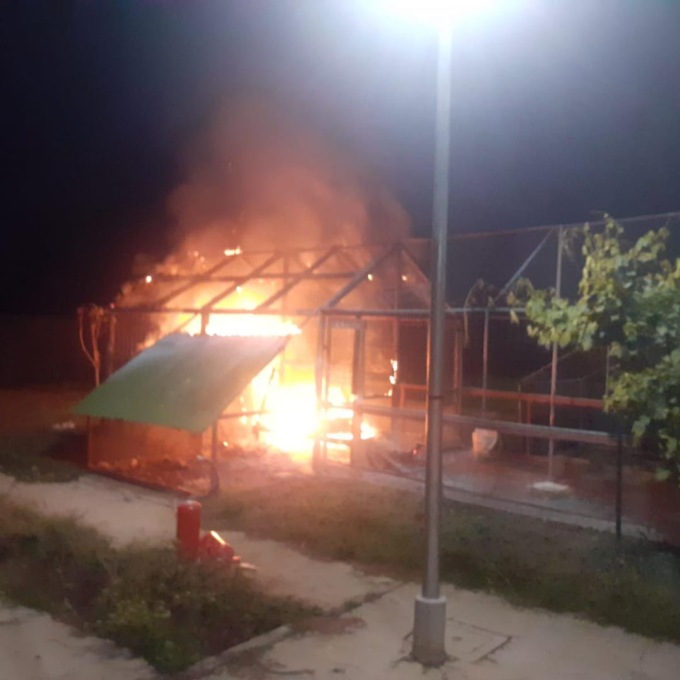 Incendio doloso al pollaio dell’Rsa, è caccia ai responsabili