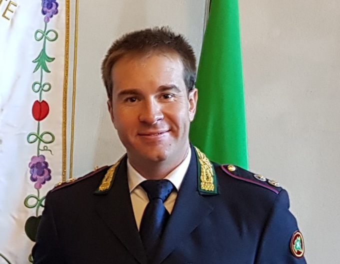 Abbandona rifiuti edili, denunciato dalla Polizia locale