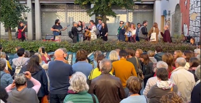 Partecipazione massiccia a Rho al flash mob per le donne iraniane