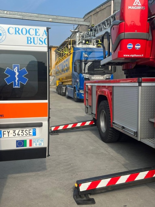 Cade in una cisterna di cereali, soccorso in codice rosso