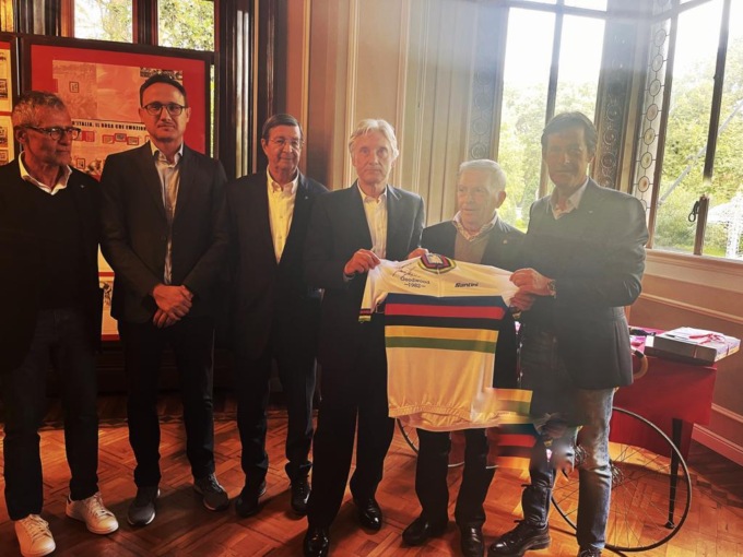 Saronni inaugura la Mostra della Filatelica