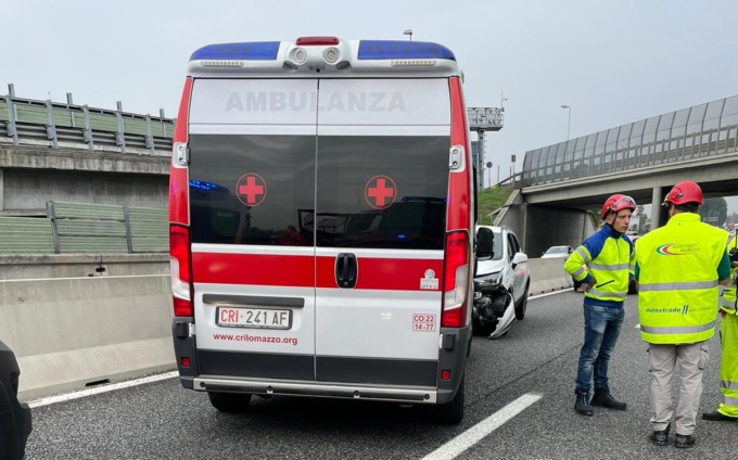 Grave incidente in A8: 55enne in fin di vita