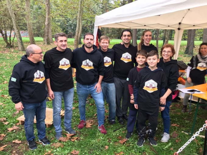 Api al Castello, tanti alla festa della smielatura