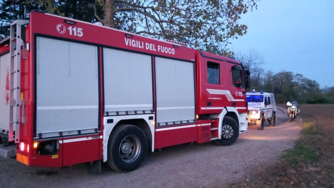 Si perde nei boschi, per cercarla anche le unità cinofile e l’elicottero