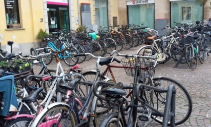 I ciclisti chiedono più rastrelliere per parcheggiare la loro bici