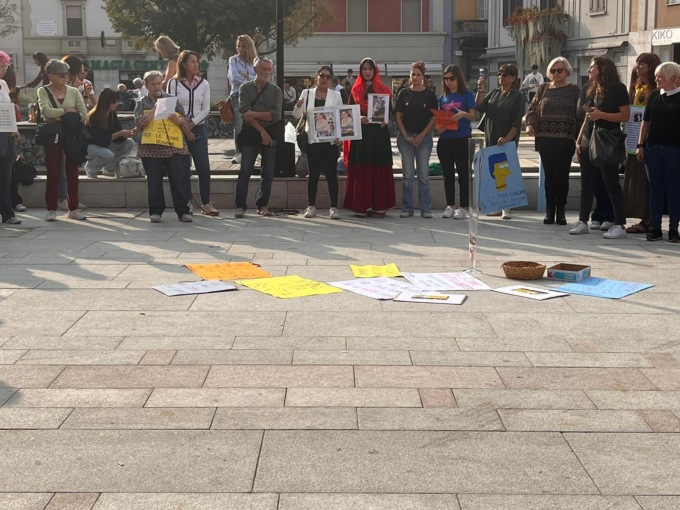 Una ciocca di capelli per la libertà delle donne iraniane
