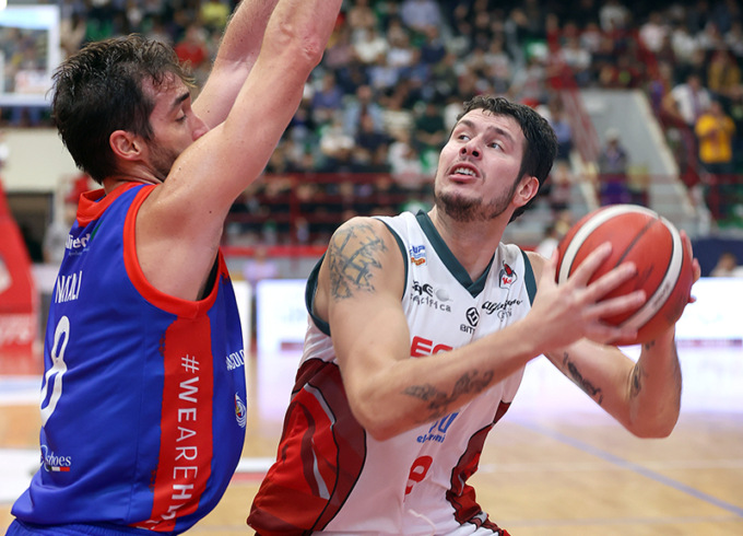 Prima partita in casa e prima vittoria per i Knights
