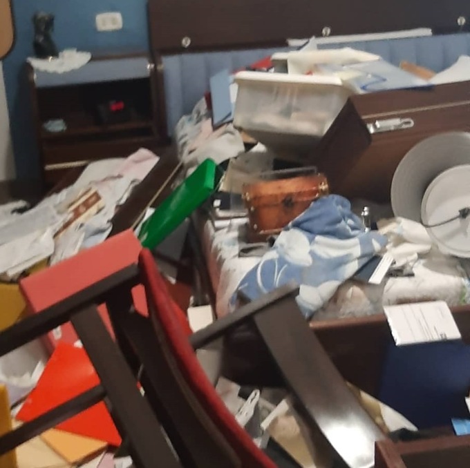 Ladri rubano oro e soldi e, affamati, svuotano il….frigorifero