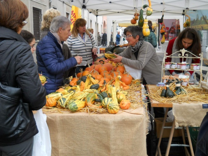 Festa d’Autunno tra funghi, caldarroste e macchine agricole