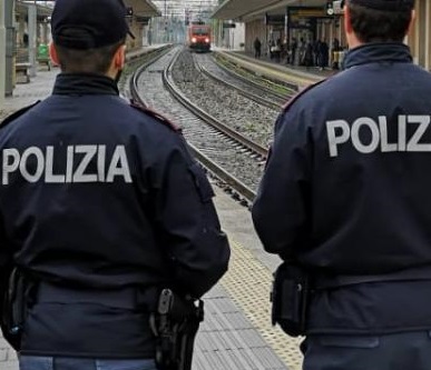 Furto con destrezza al bar della stazione: arrestato
