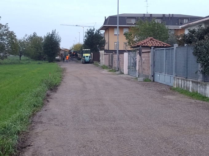 In attesa dell’asfaltatura arriva la ghiaia