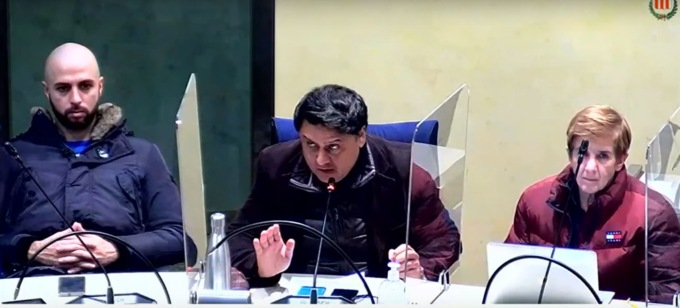 Consigli comunali da “remoto” per tagliare la bolletta