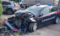 Auto dei Carabinieri si schianta durante un inseguimento