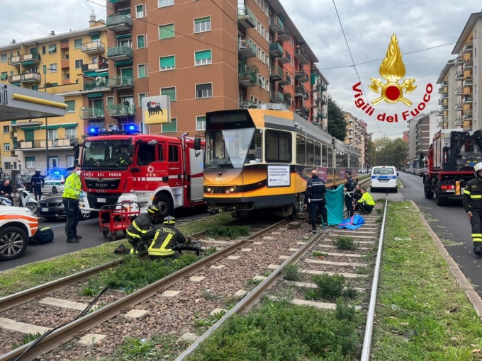 14enne in bicicletta investito e ucciso da un tram