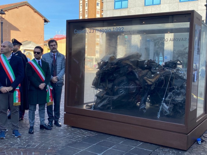 Strage di Capaci: scoperta la teca con l’auto della scorta