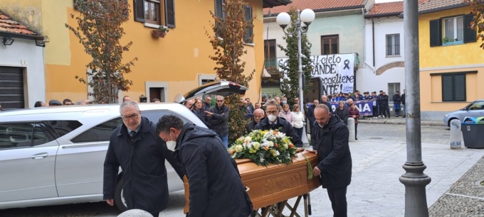 Addio "Gigante": un applauso per l'ultimo saluto a Federico Re Sartò