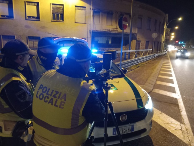 Operazione Smart nel Legnanese: 243 multe, 7 patenti ritirate e una denuncia per spaccio