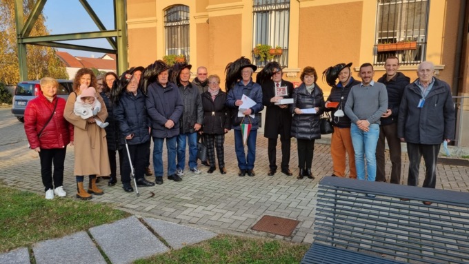 I “Fanti piumati” donano 1500 euro all’Hospice di Bià