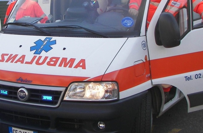 Morto l’automobilista che si era schiantato contro un palo della luce