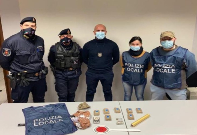 Feste a base di champagne  grazie ai soldi dello spaccio