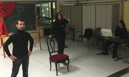 Gran debutto per il gruppo teatrale di insegnanti "Ego Eimi"