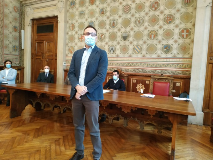 Una barriera acustica per isolare il campo sportivo